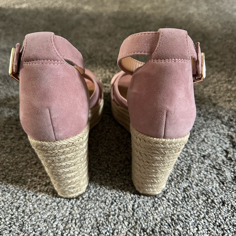 Lisa Vicky Gemi - V - Women’s Size 6.5 Suede Open Toe Wedge - Picture 4 of 7